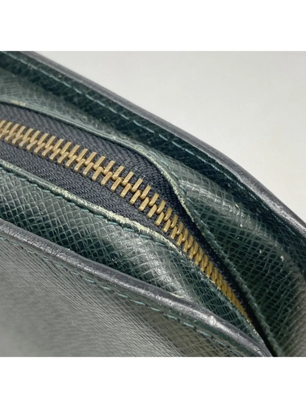 Louis Vuitton Clutch Taiga Baikal Epi
